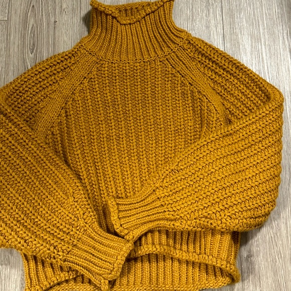 H&M sweater - Picture 2 of 3